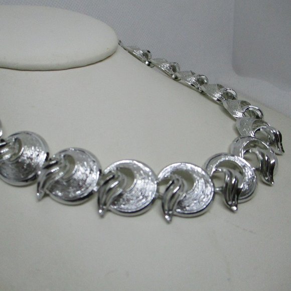Coro Silver Tone Necklace - Picture 3 of 7